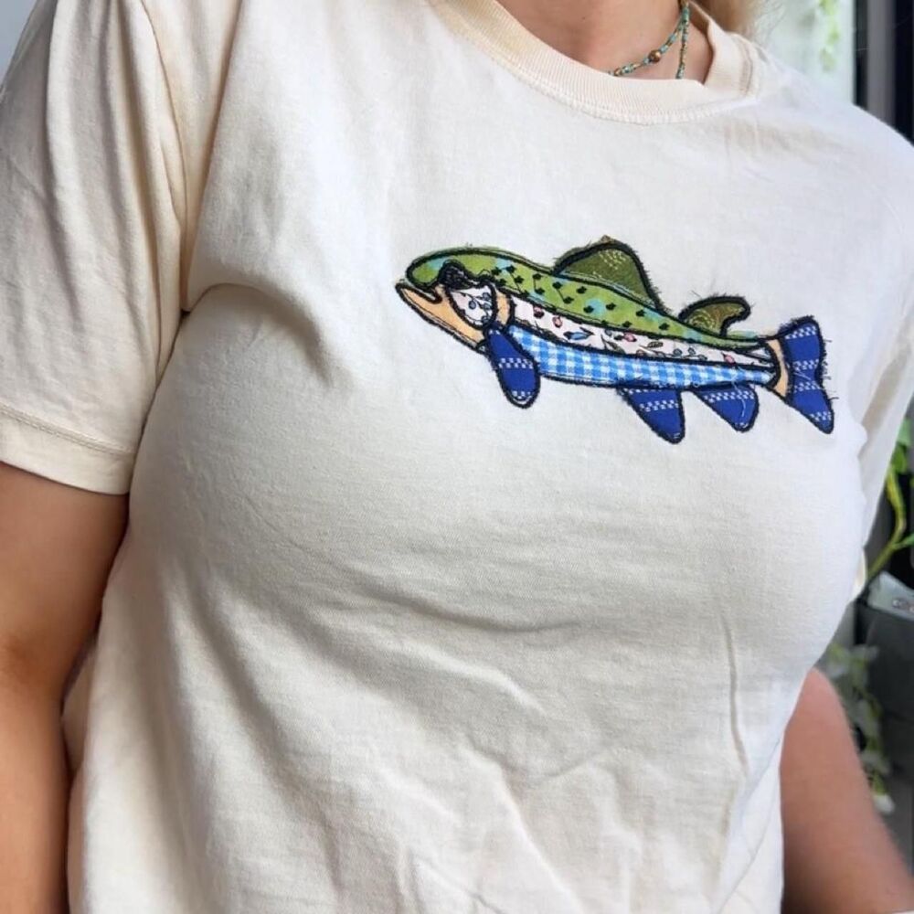 beige NWT 100% cotton trout / fish patchwork embroidered women’s boxy fit tee - Picture 7 of 8
